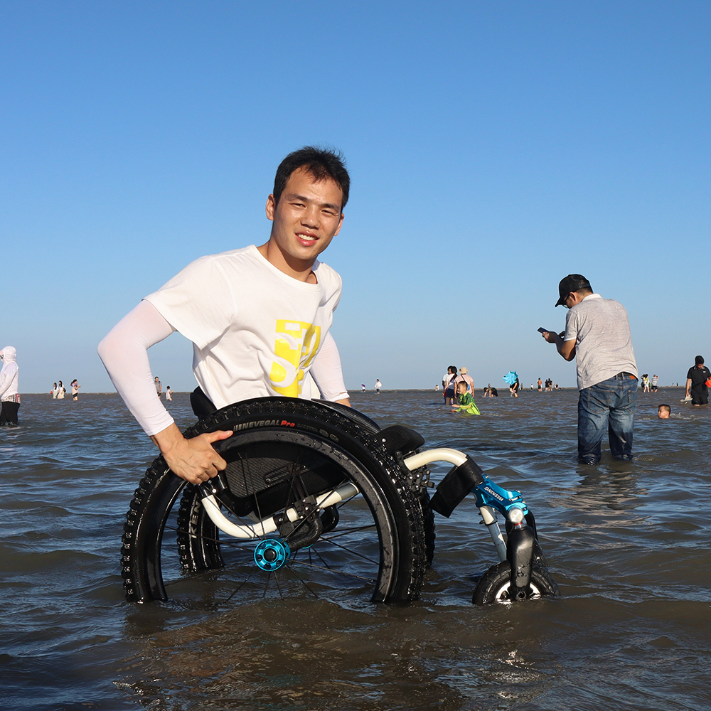 Fat Wide Wheels Offroad Beach Sand Rollstuhl für Behinderte